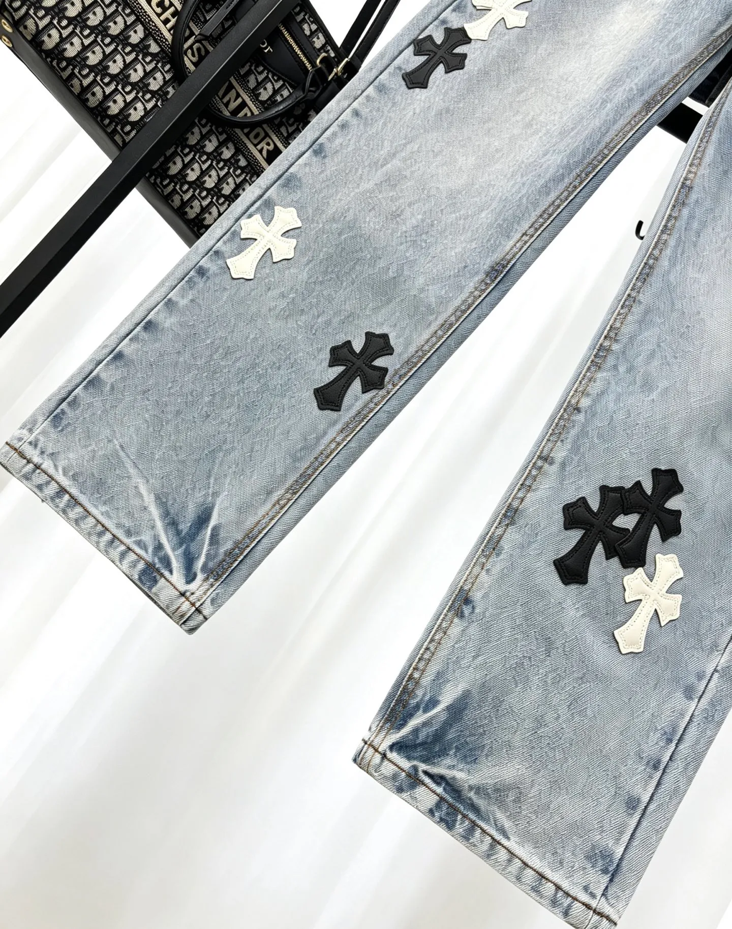 Chrome Hearts 、 、Retro ， ；Levi’s Classic ， Retro ， 。 ， Light Blue ， ， Retro ， ， ， 。 Black White ， ， ， ， ， ， ，Black White ， 。 Retro ， ； ， ； Levi’s Classic V ， 。